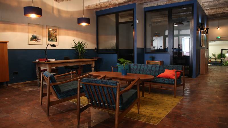 office rental coworking co-working open space desk rent Marseille south france french riviera provence production audiovisual editing room shared space le panier