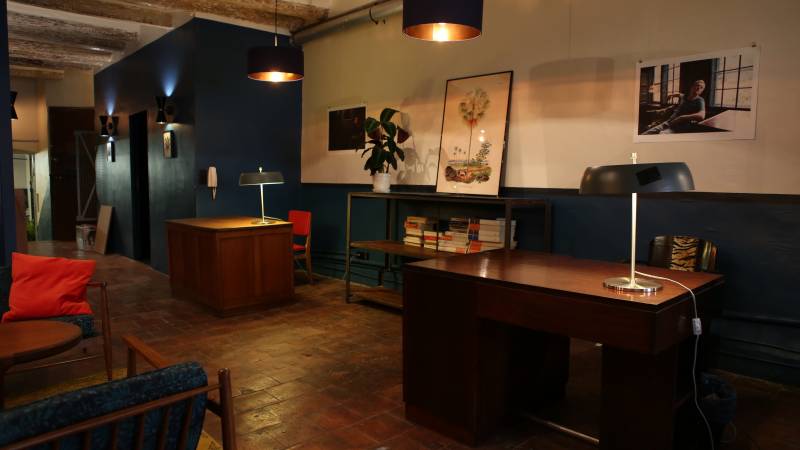 office rental coworking co-working open space desk rent Marseille south france french riviera provence production audiovisual editing room shared space le panier