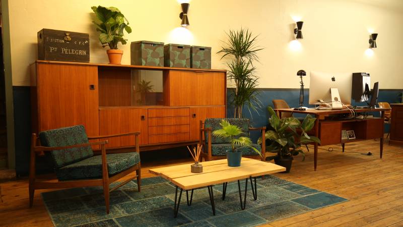 office rental coworking co-working open space desk rent Marseille south france french riviera provence production audiovisual editing room shared space le panier