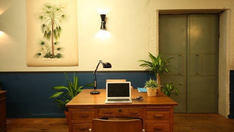 office rental coworking co-working open space desk rent Marseille south france french riviera provence production audiovisual editing room shared space le panier