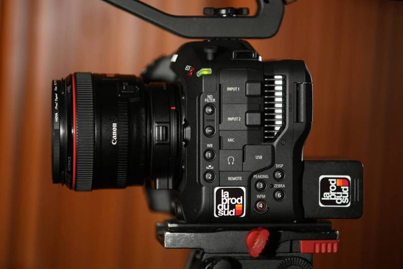 The new canon camera is available in marseille with or without accesories