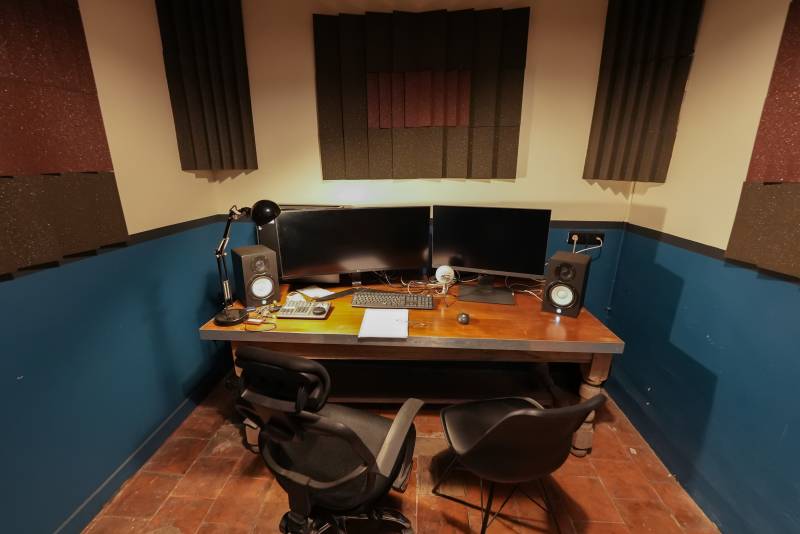 video editing room available for rental in Marseille