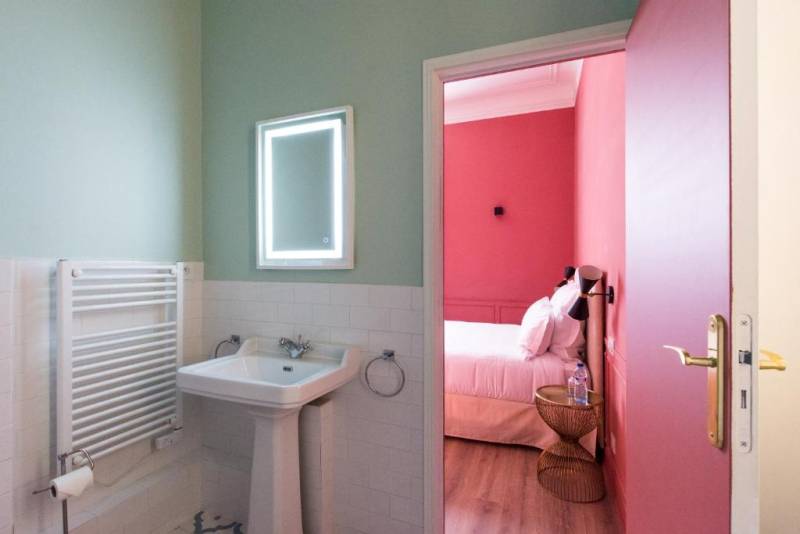 Location scouting // Let's discover a particular hotel in Arles, an exceptional filming location.