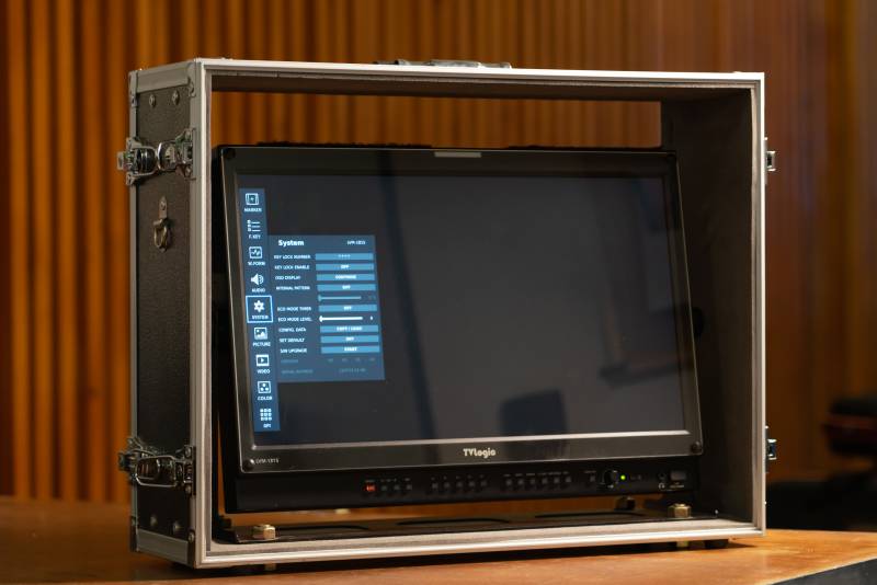 TVLOGIC LVM-181S TOP OF THE LINE MONITOR FOR RENTAL IN FRANCE