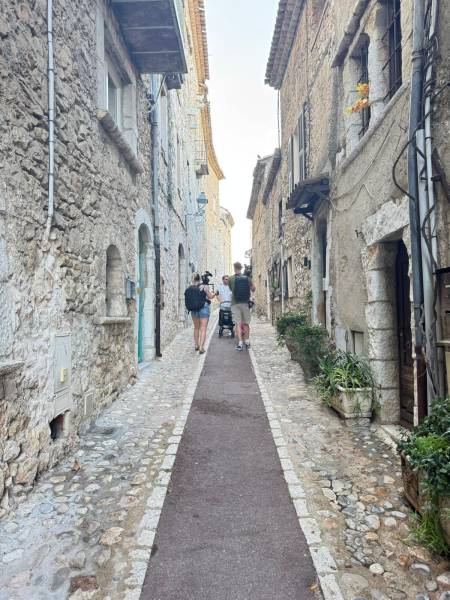 equipment rental in south of France