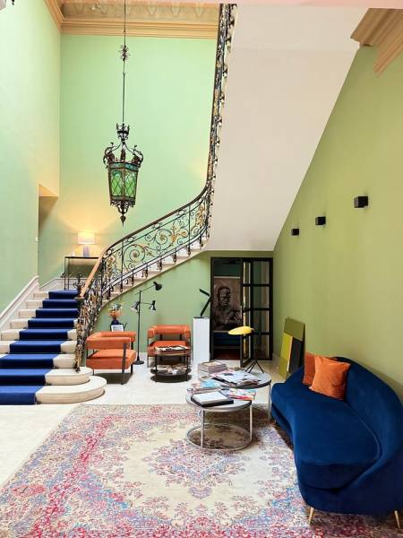 Location scouting // Let's discover a particular hotel in Arles, an exceptional filming location.