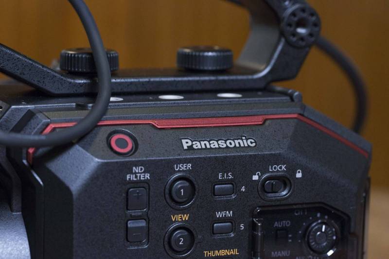 Rental  the Panasonic EVA-1 in EF mount in France