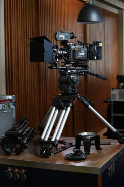 CAMERA TRIPOD FOR RENT IN MARSEILLE WITH OR WITHOUT TEAM